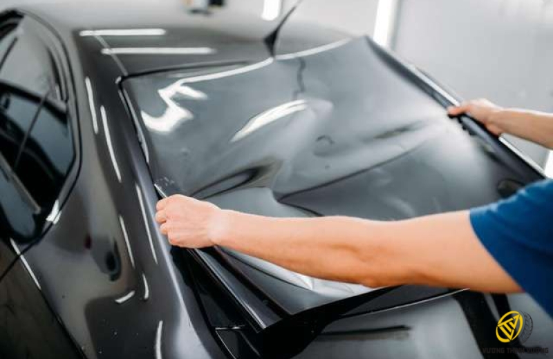 DỊCH VỤ DÁN PHIM CÁCH NHIỆT TẠI HỆ THỐNG LỐP XE VƯƠNG THỊNH VƯỢNG